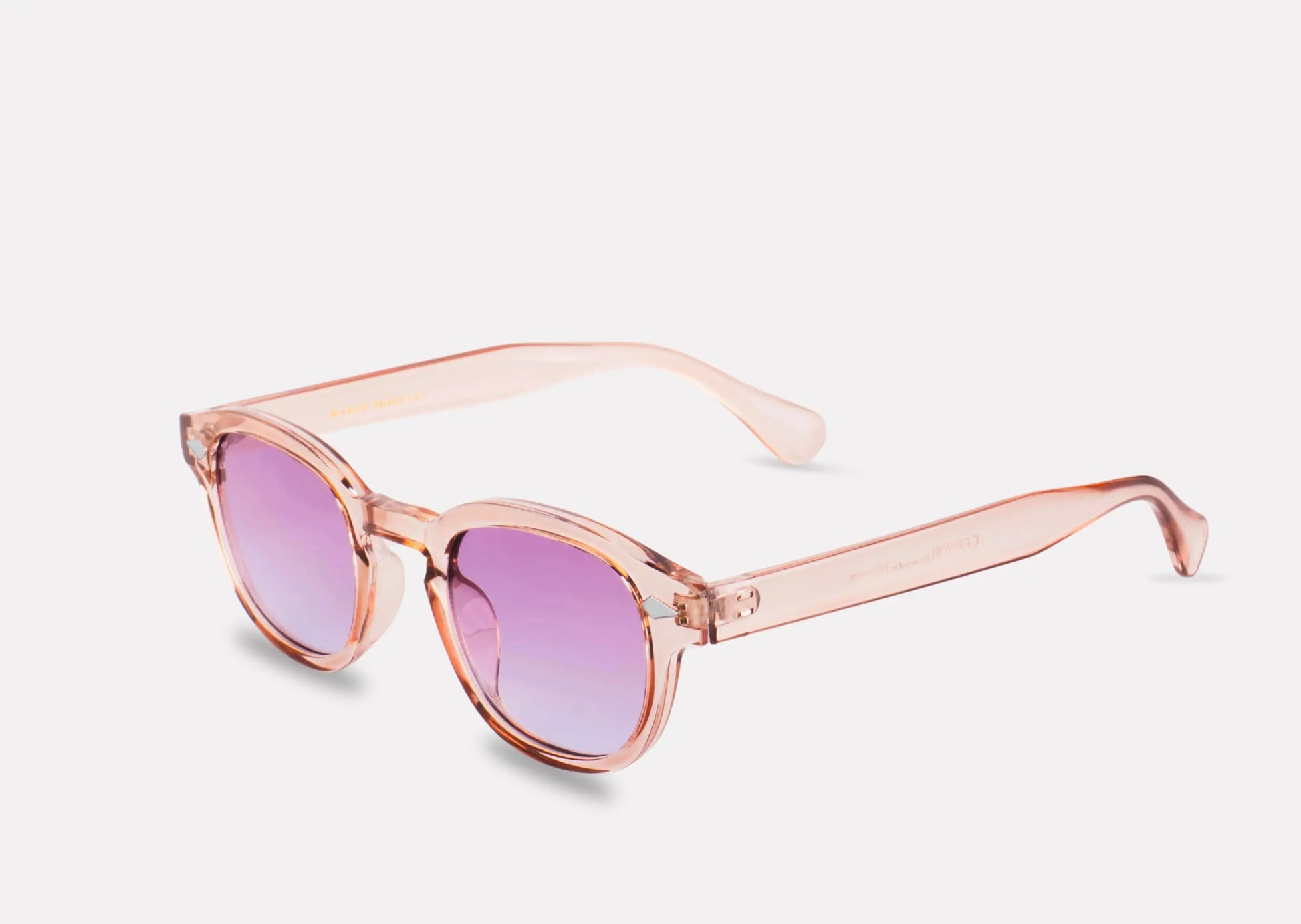 "monture transparente rose  et verres roses"