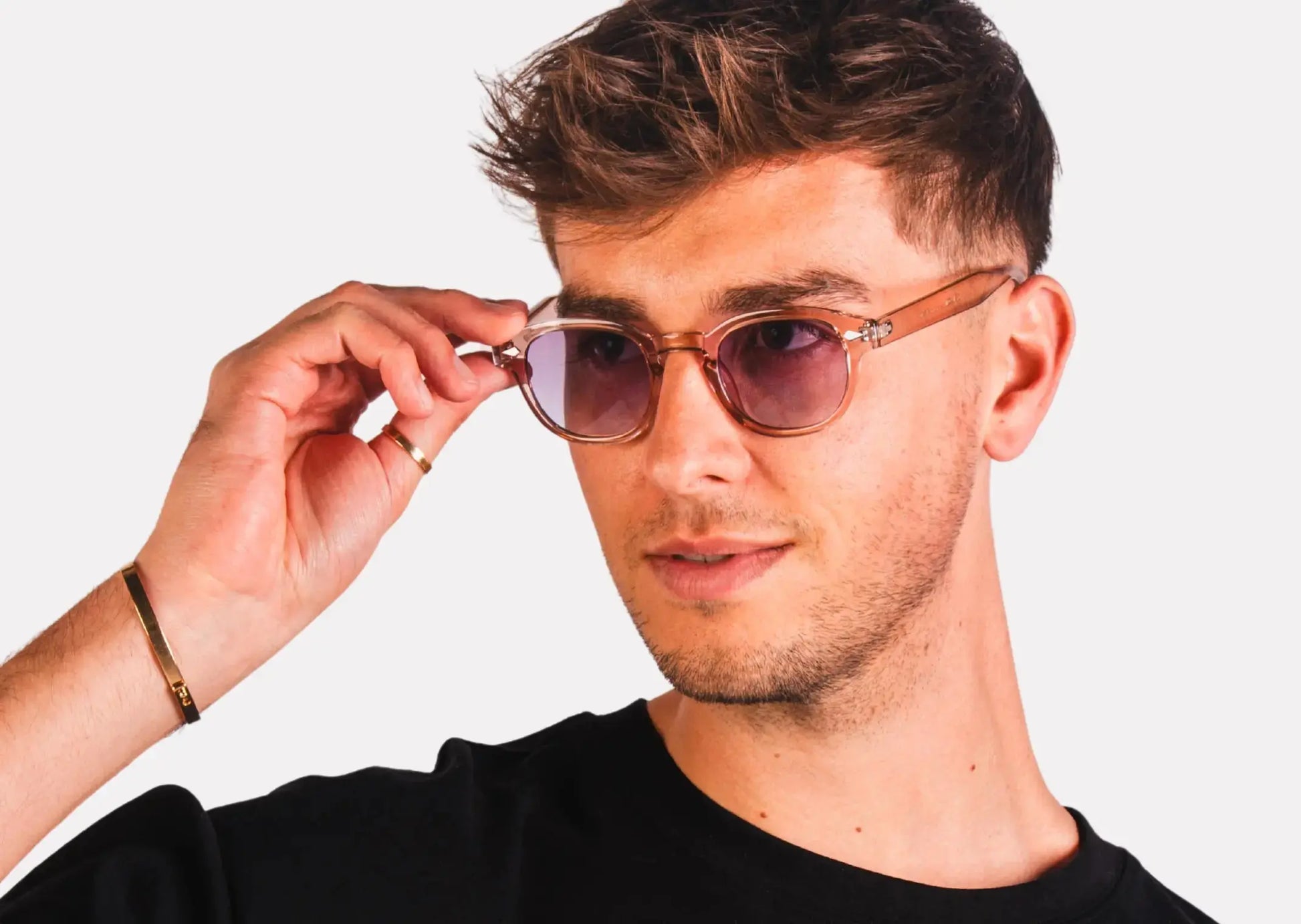 "lunette homme monture transparente rose  et verres roses"