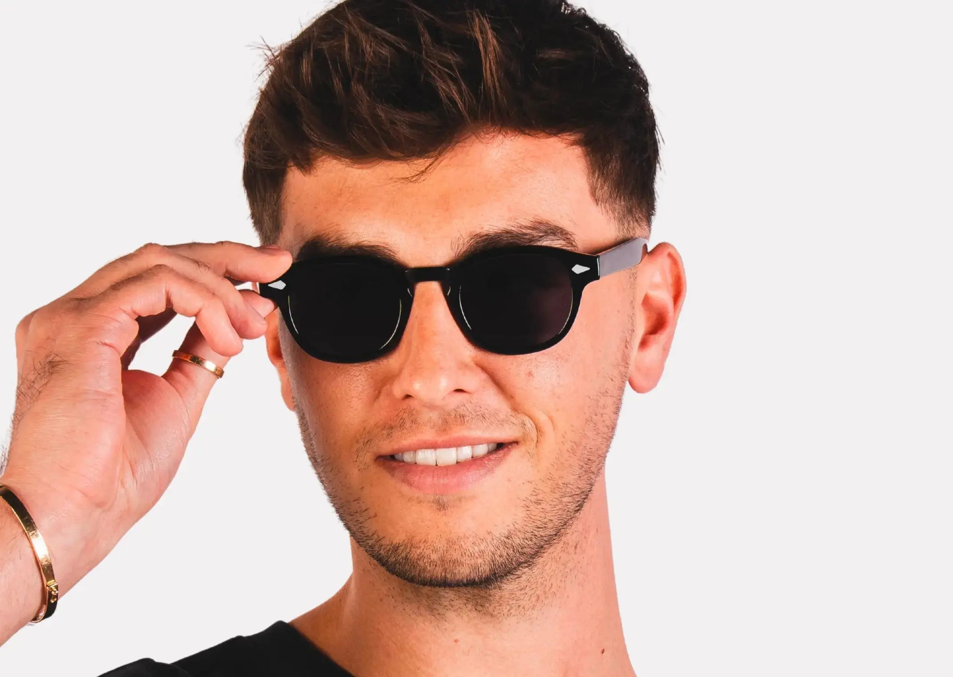 "Lunettes homme– monture noir et verres noirs "