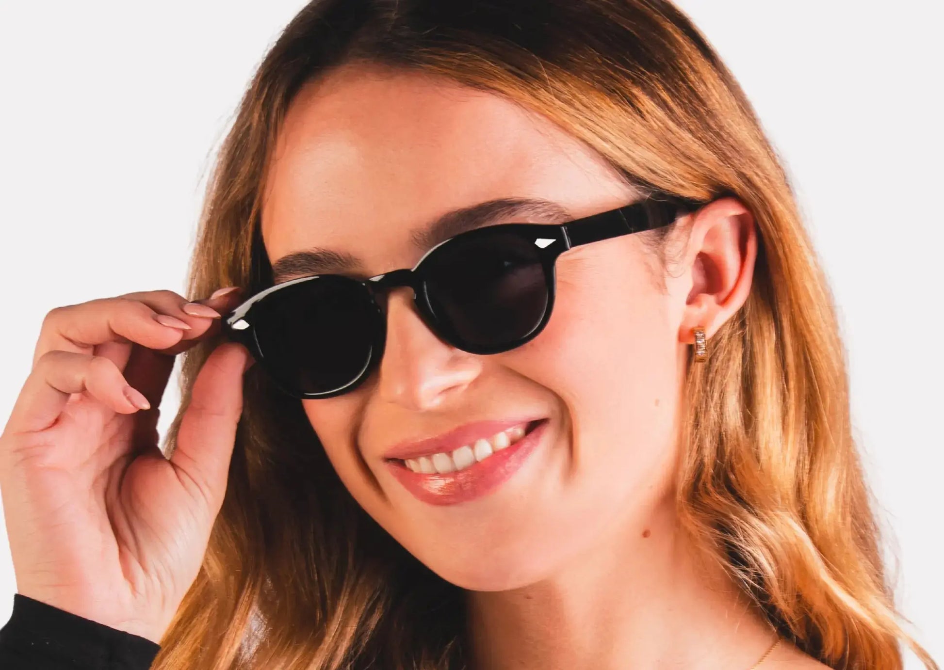 "Lunettes femme– monture noir et verres noirs "