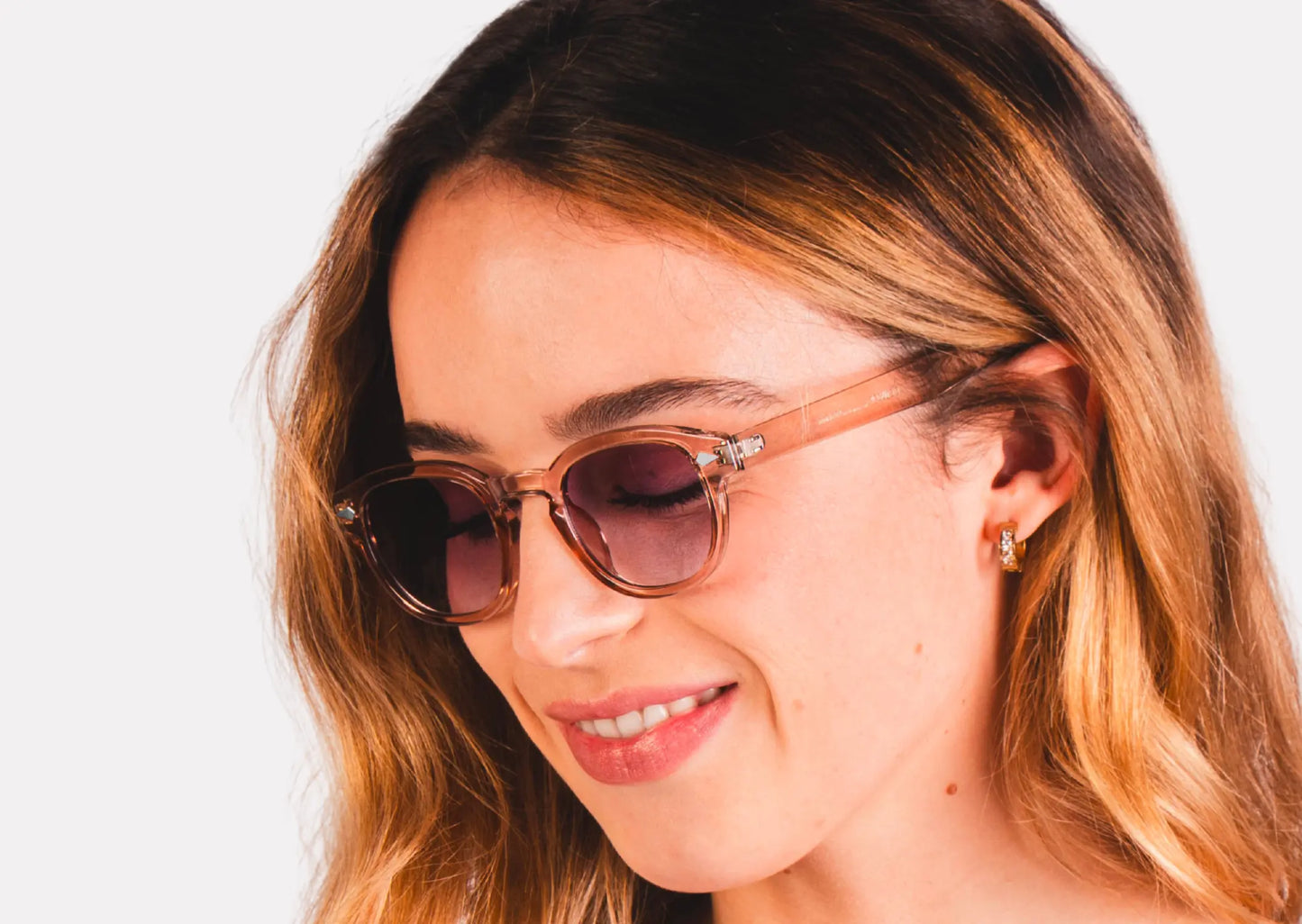 lunette femme monture transparente rose et verres roses
